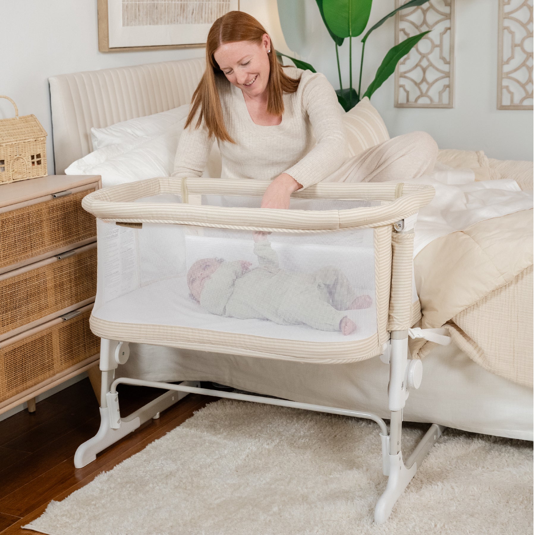 Beside Me™ Dreamer Bassinet & Bedside Sleeper - Tan Linen Stripe