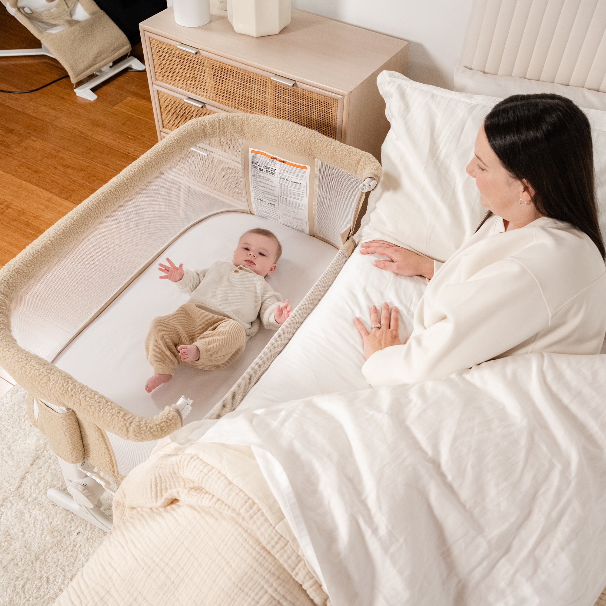 Beside Me™ Dreamer Bassinet & Bedside Sleeper