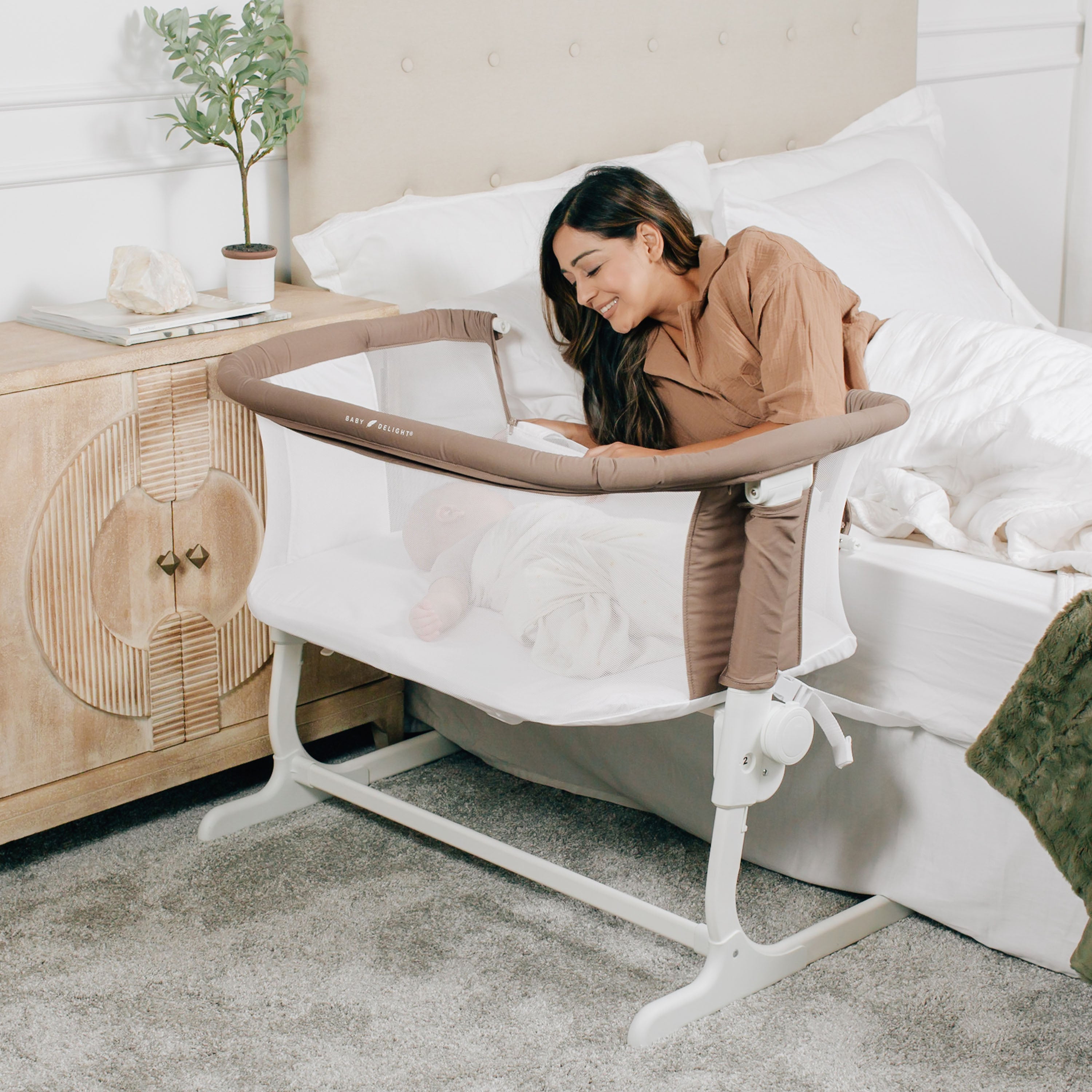 Beside Me™ Dreamer Organic Bassinet & Bedside Sleeper - Organic Mocha - Baby Delight