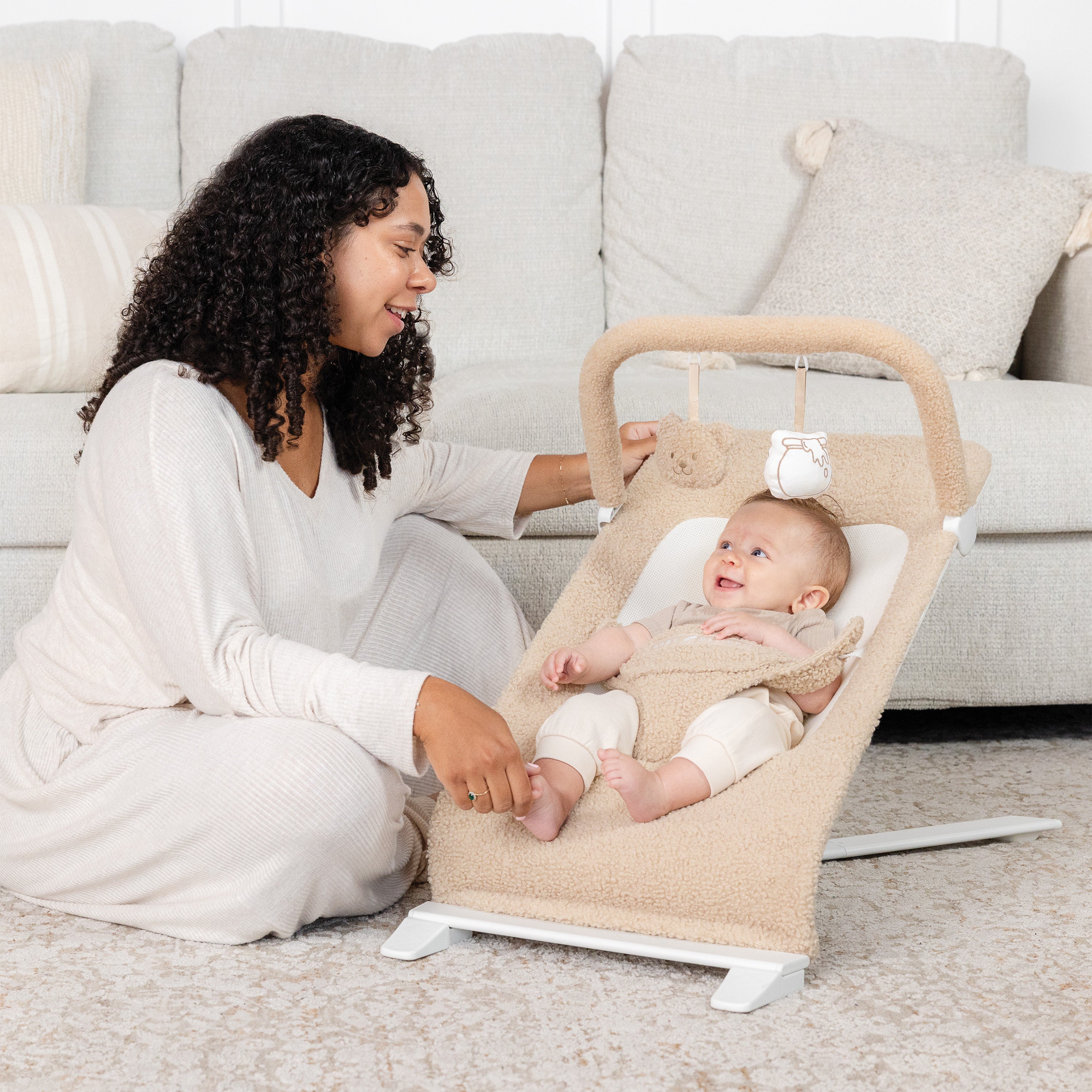 Alpine Deluxe Portable Bouncer - Tan Sherpa (or Bouclé) - Baby Delight