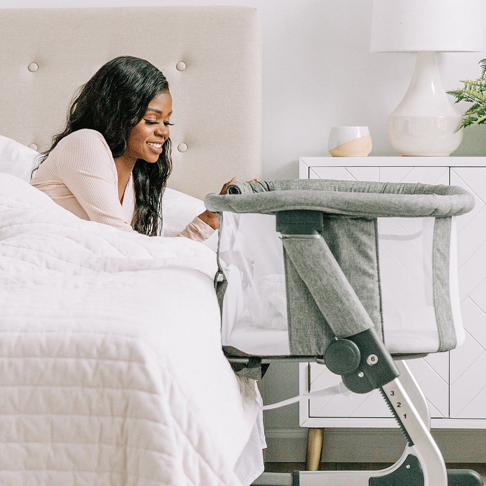 Beside Me™ Dreamer Bassinet & Bedside Sleeper - Charcoal Tweed - Baby Delight