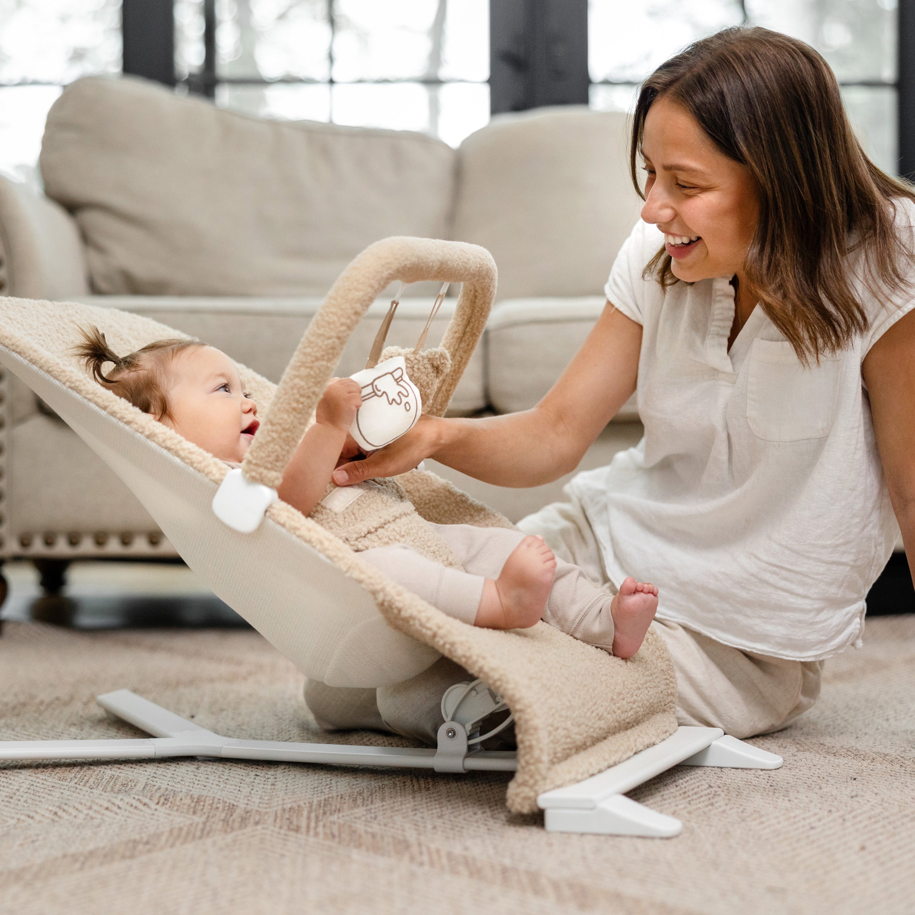 Alpine Deluxe Portable Bouncer - Tan Sherpa (or Bouclé) - Baby Delight