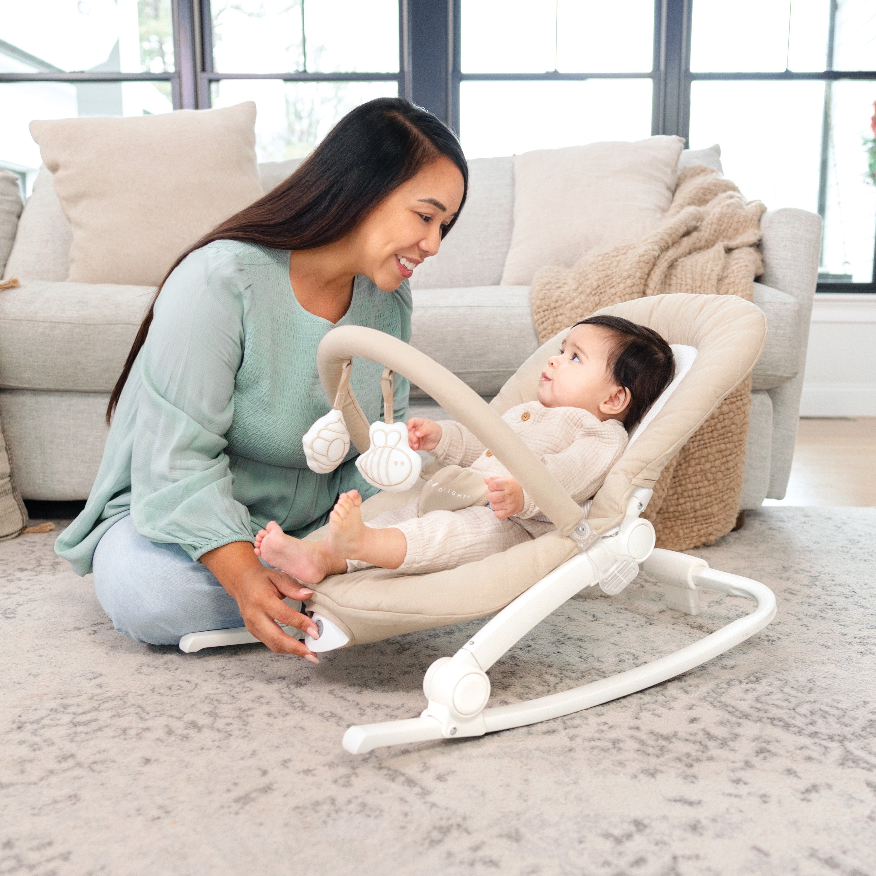 Aura Deluxe Portable Rocker & Bouncer - Organic Oat