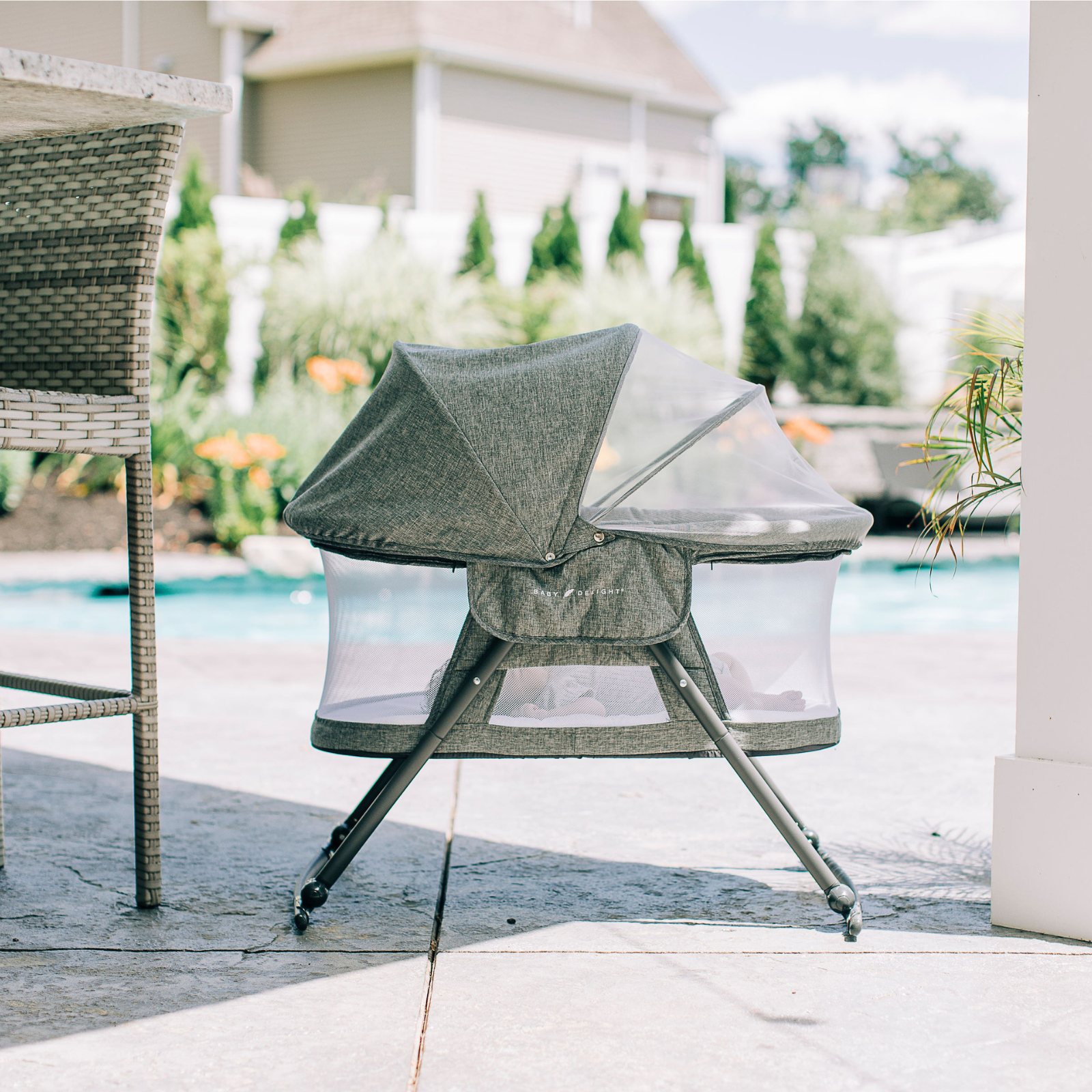 Slumber Deluxe Portable Rocking Bassinet